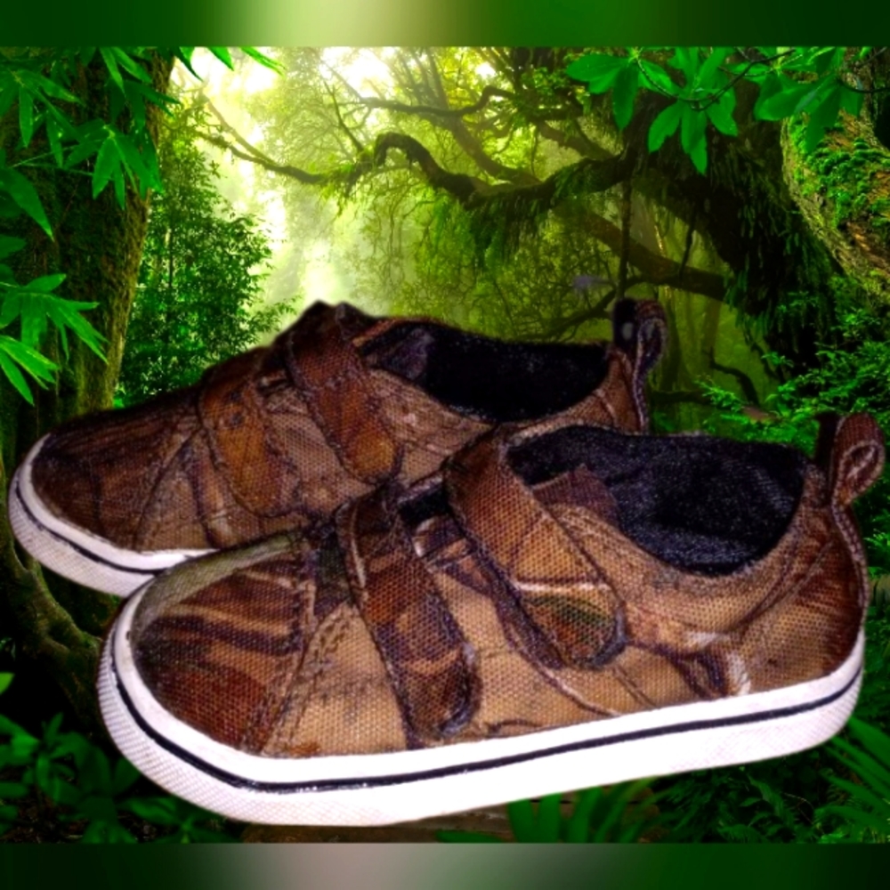 Realtree Outdoors Boys Size 5 Shoes